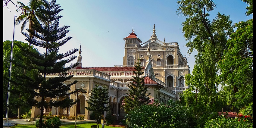 Beautiful view of the Aga khan palace, surrounded by lush greenery