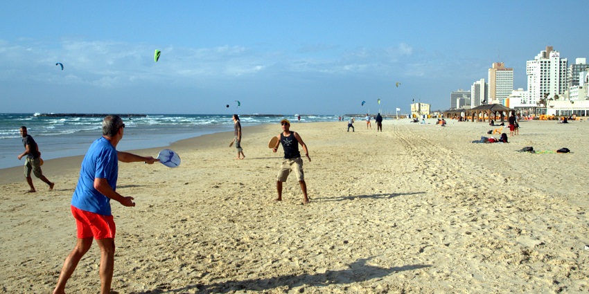Quiet beach with natural surroundings, ideal for a peaceful retreat.