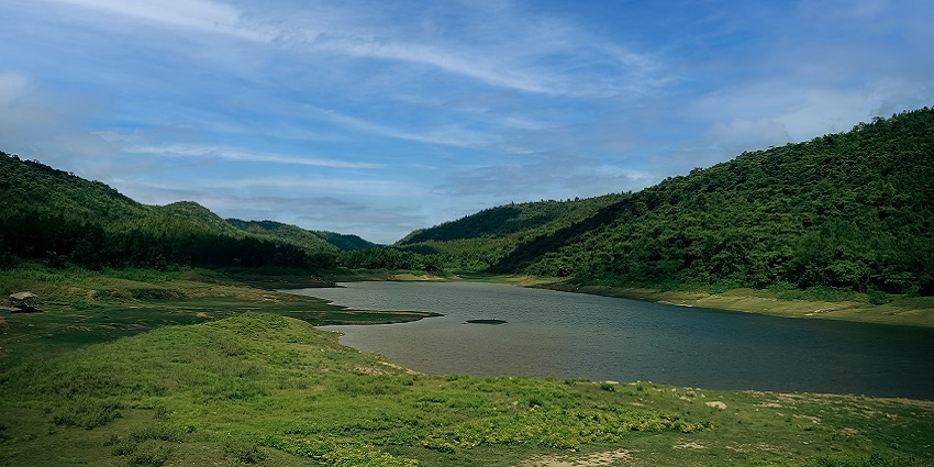 An image of the scenic and serene Ajodhya Hills, one of the romantic places near Kolkata.