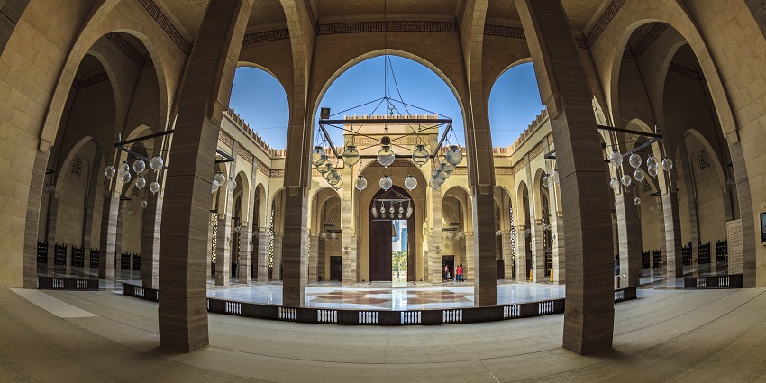 Places to visit in Bahrain include the impressive Al Fateh Grand Mosque, known for its grand architecture and cultural significance.