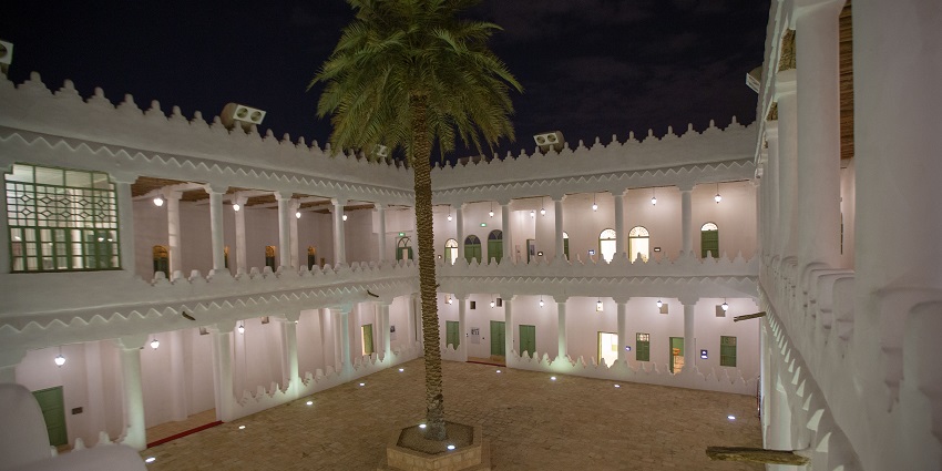 The palace is among the famous tourist places in Riyadh that showcase traditional architecture.