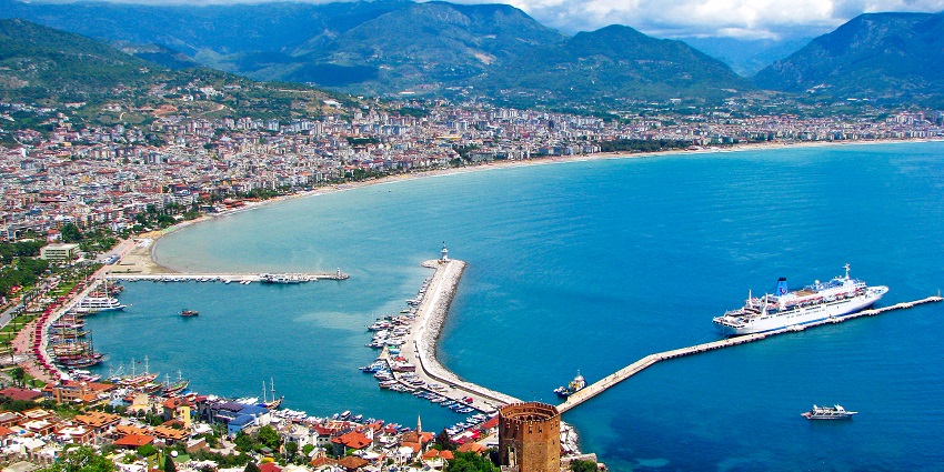 Tandem skydiving in Turkey with a stunning backdrop.
