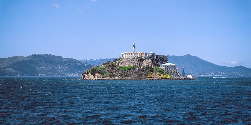 Alcatraz Night Tour brings about a fascinating view of the famous island prison