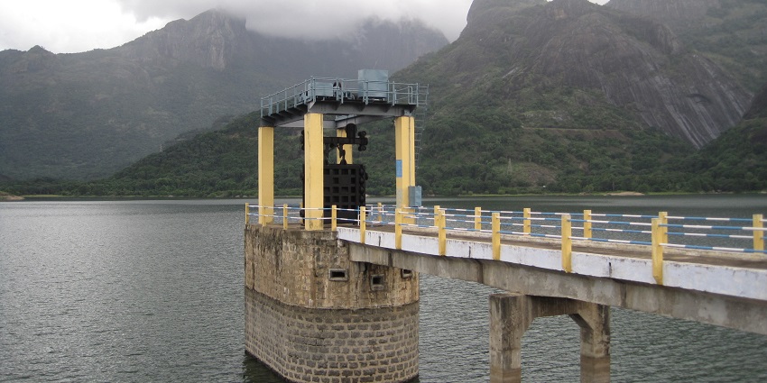 A picture of Aliyar Dam, one of the prominent tourist places to visit in Pollachi.