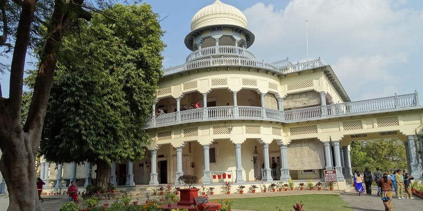 A picture of artefacts and exhibits displayed at Allahabad Museum, a critical cultural spot.