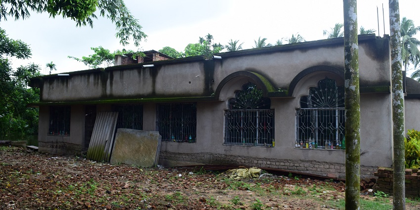 The Fakir Para Mosque in Amtalaa, West Bengal, a tourist spot near Pailan Temple.