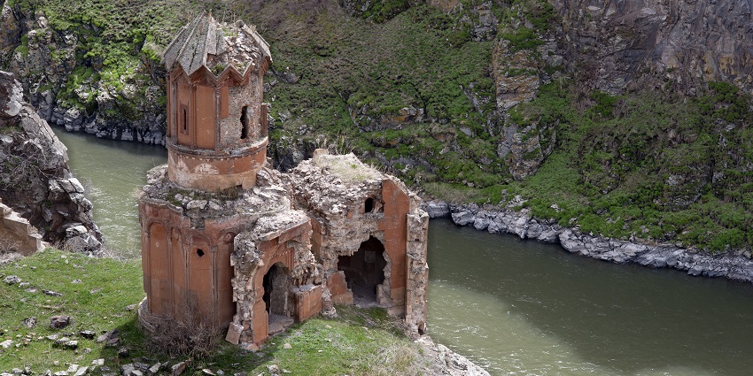 Ancient ruins featuring stunning architecture and rich historical significance.