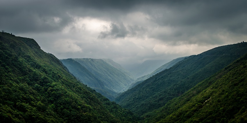 This amazing view is captured in Hills, while travelling to serene setting of Nature