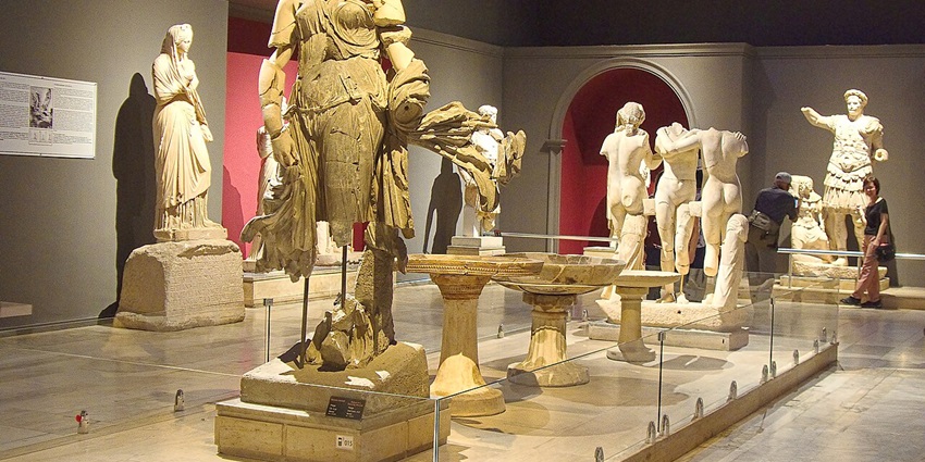 A rich collection of artefacts reflecting the history of Anatolia at one of the Turkey musuems.
