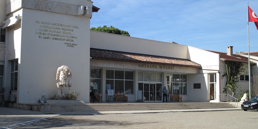 A rich collection of artifacts from ancient civilizations and local history in Turkey.
