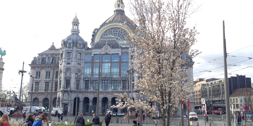 Valentine's Day event in Belgium which is famous for diamonds, fashion, art, and architecture.