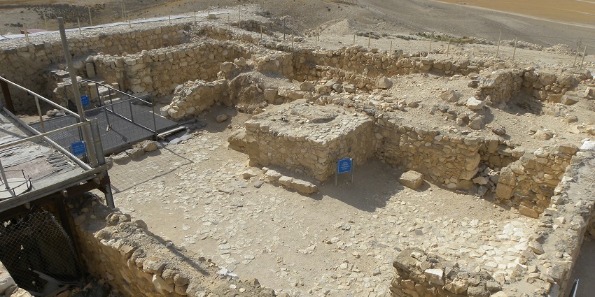 Arad is a historic town featuring ruins and stunning desert landscapes.