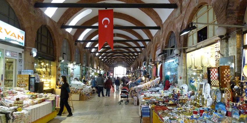Traditional market in Istanbul with handicrafts, jewelry, and textiles