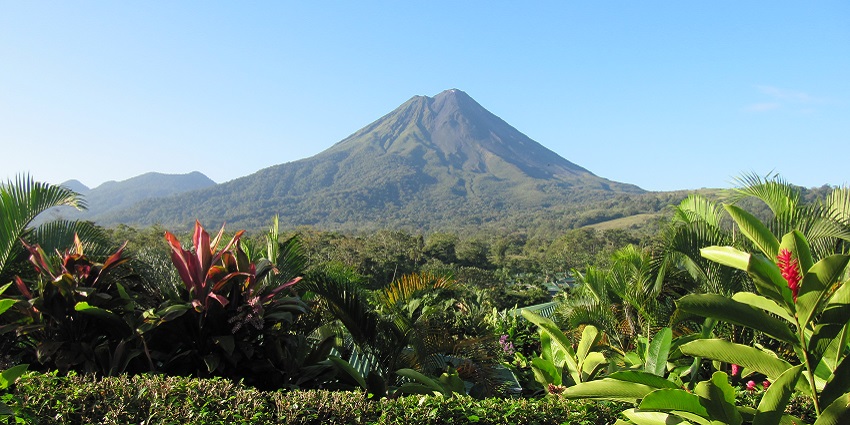 An image of Arenal Volcano, one of the ideal places for Valentines Day in Costa Rica.
