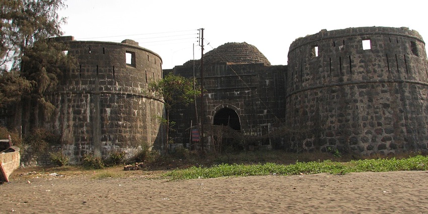 Majestic stone gateway at Arnala Fort’s northern entrance framed by bastions.