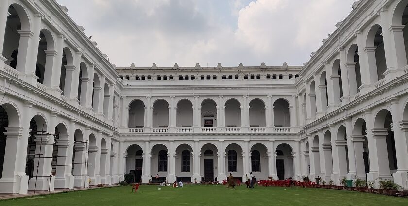 An image of the Art museum Kolkata showcasing vibrant photographic art in a spacious gallery