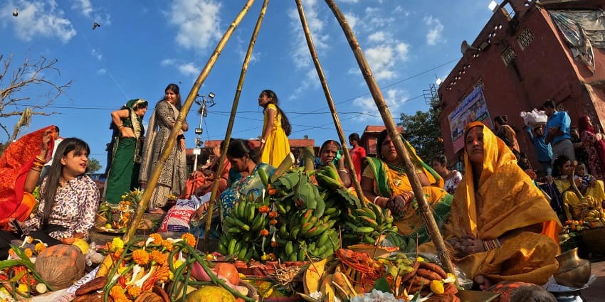 An image of an early morning or twilight ritual at Tarapith Mandir, spiritual devotion.