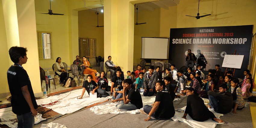 A picture of a science drama workshop at Nehru Children's Museum.