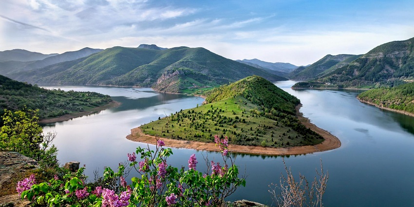 An image of Ayodhya Hills near Bamni Waterfalls, with a refreshing and tranquil, vibe.