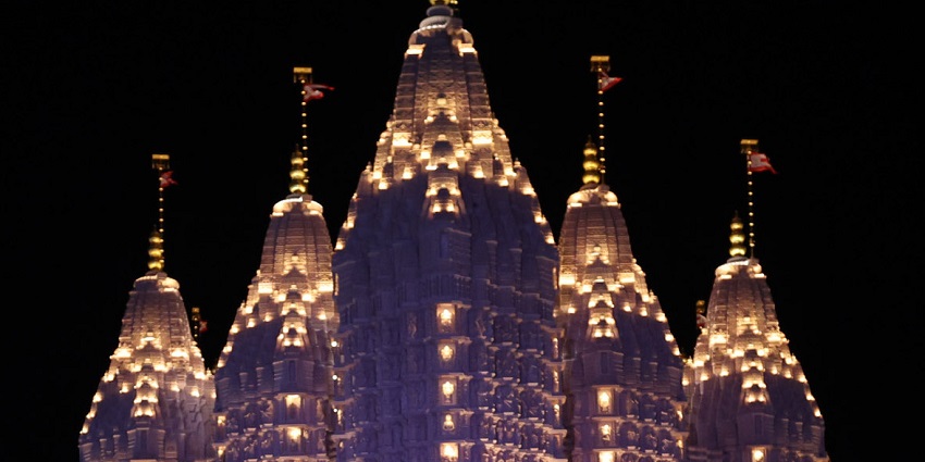 Admire the architecture at BAPS Shri Swaminarayan temple.