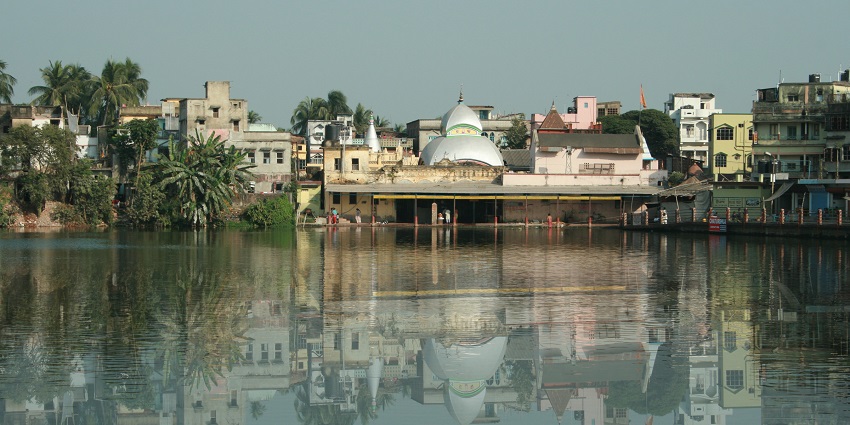 A small pond located at Taraknath Temple near Aqua Marina water park in Hooghly