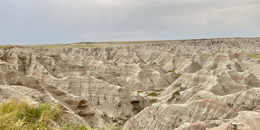 An extraordinary aerial view of the Badlands wall.