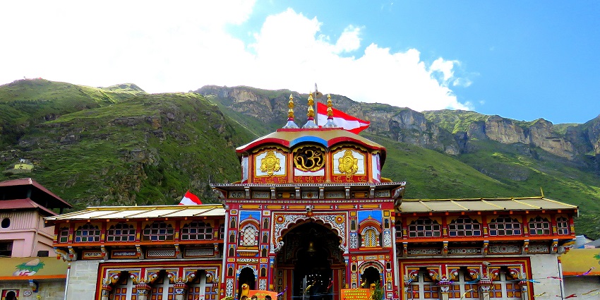 Badrinath Temple is set high up in the Himalayan mountains.