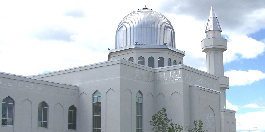 An image of a mosque with tall minarets and domes, among the holy mosques in Canada.
