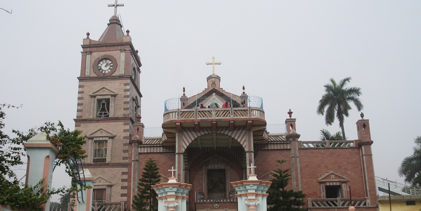 A picture of the Basilica of the Holy Rosary, Bandel, near Nehru Children's Museum West Bengal.