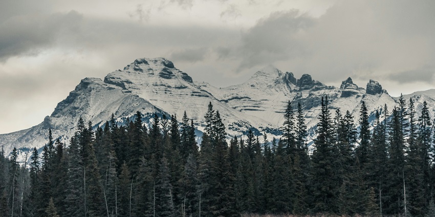 A picture of Banff in Alberta, one of the top places to celebrate Valentine's Day in Canada.