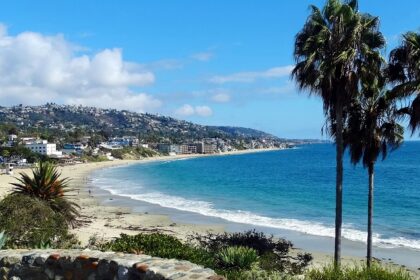 An image of Laguna Beach, one of the most famous beaches to visit in Orange County.