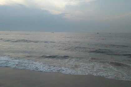 A view of one of the most beautiful beaches in Tamil Nadu features an extensive shoreline.