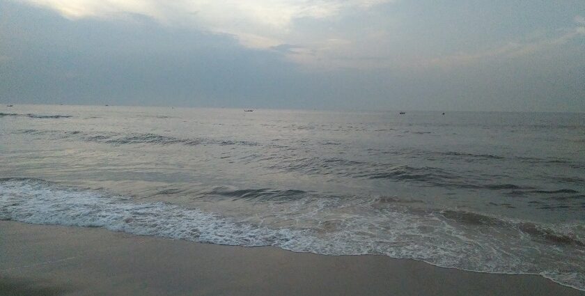 A view of one of the most beautiful beaches in Tamil Nadu features an extensive shoreline.