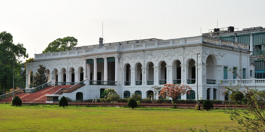 A picture of Belvedere Estate in Kolkata, a haunted mansion with eerie murmurs