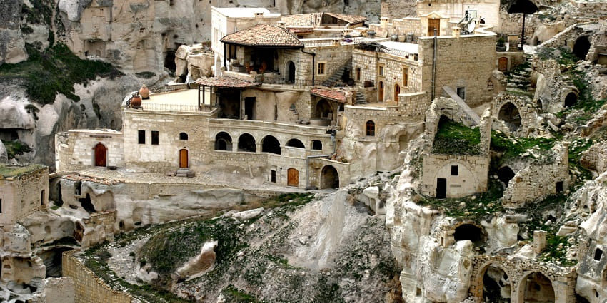 Best time to visit Kayakapi Premium Caves is April to June and September to November.