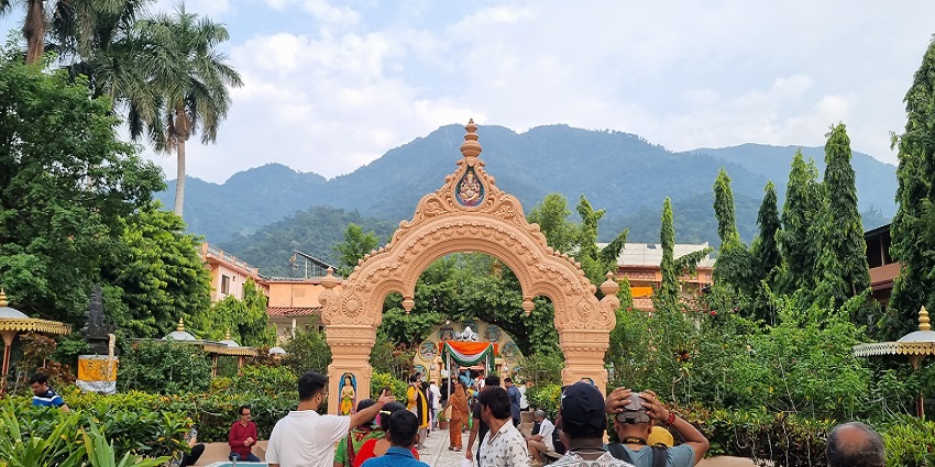 The best time to visit the temple is during the winter, in the months of October to March.
