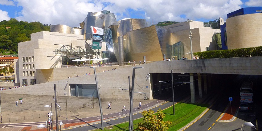 Front view of the Guggenheim Museum New York, emphasizing its curved, modern architecture