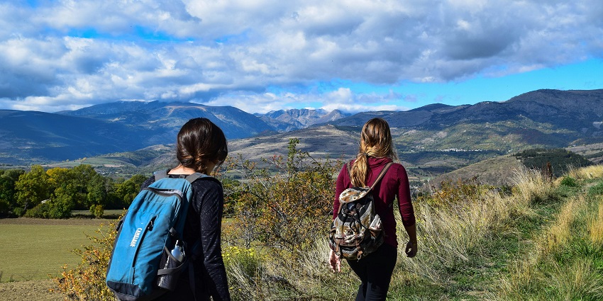 An image of the best time for trekking in Kanifnath, highlighting ideal weather conditions.
