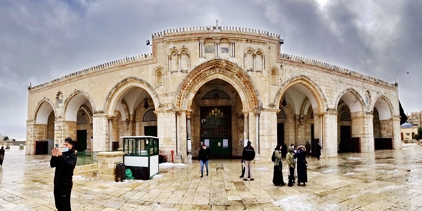 The best time to visit the temple, from April to June and September to November.
