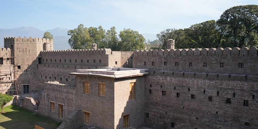 Visit Pithoragarh Fort from March to October for ideal weather.