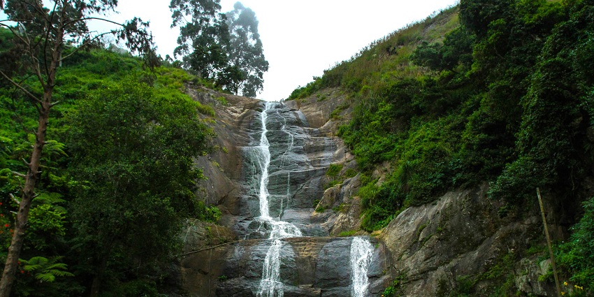An image of Ideal weather and lush greenery for visiting the Bamni Waterfalls.