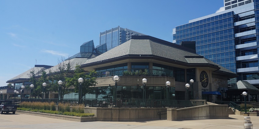An astonishing view of the museum, a popular destination near the Milwaukee Art Museum.