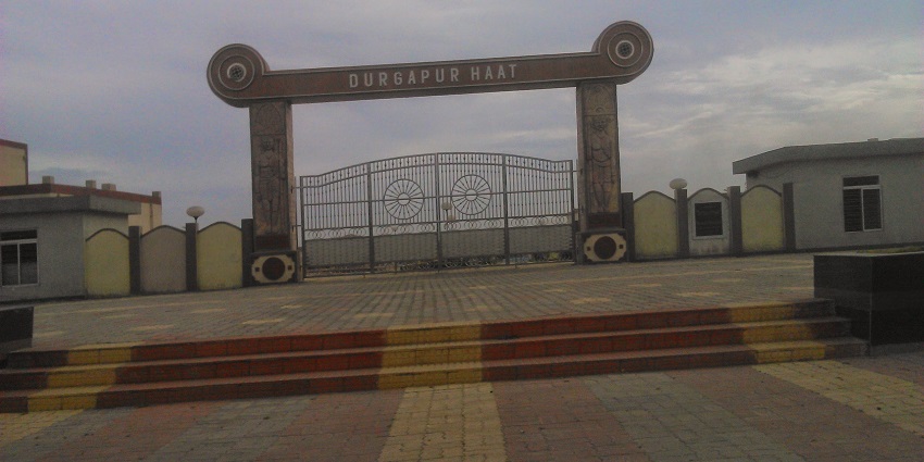 Bhabani Pathak's Tilla, near Durgapur Water park is a significant historical site.
