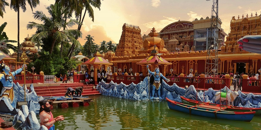 A large statue of Lord Shiva sitting in a meditative pose in Bhairo ka Mandir.