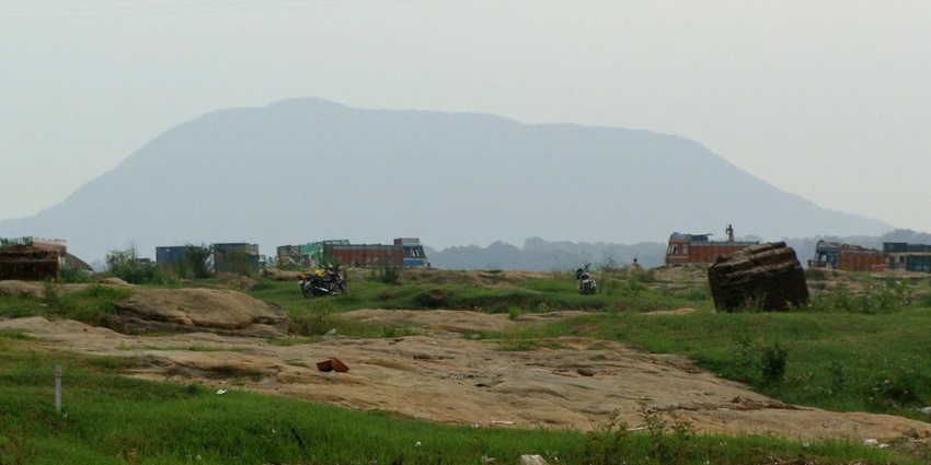 An image of the Biharinath Hill, one of the best offbeat tourist places near burdwan