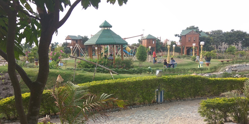 Birdwatching at the Hindon Eco Park, one of the best places to visit in Ghaziabad
