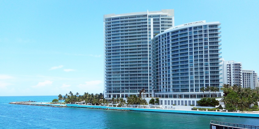 A view of Biscayne Bay, ideal for cruises and romantic boat rides on Valentine's Day in Miami