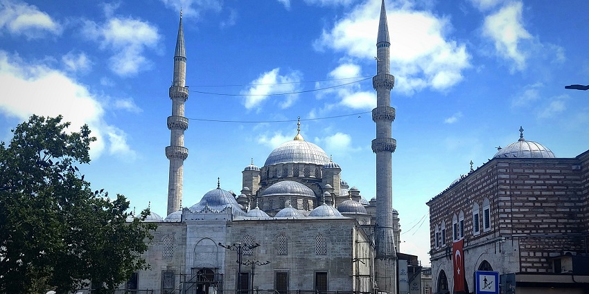 A glimpse of teh Blue mosque is among the best places to visit in Istanbul, Turkey.