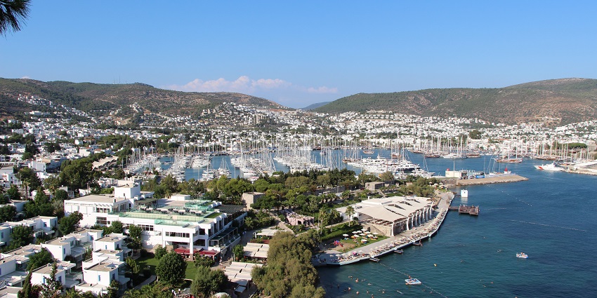 Popular seaside town with beaches, nightlife, and historical attractions