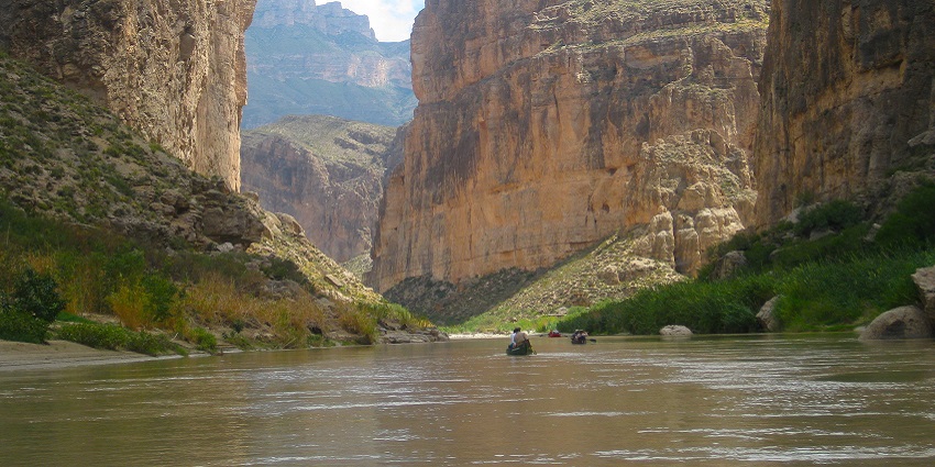 An image of visitors Canoeing into Boquillas Canyon